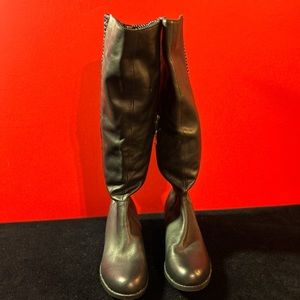 DibaTrue black leather boot. Women’s size 8.